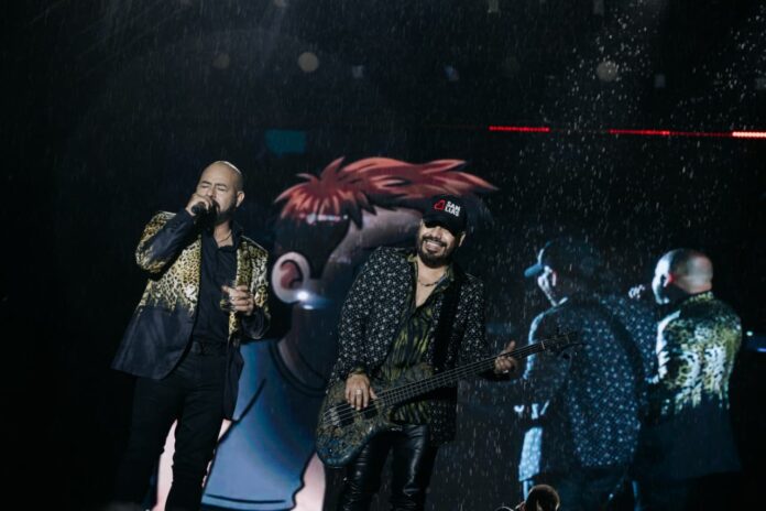 240825 14390, “INQUIETOS” Y “HEREDEROS” PONEN A CANTAR Y BAILAR SIN LÍMITES A LA FENAPO (2)