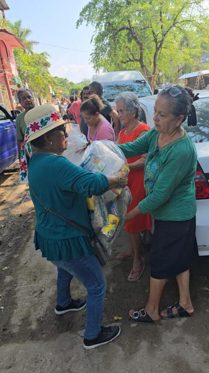 2101025 15042, CONTINÚA LA ENTREGA DE APOYOS DIRECTOS A FAMILIAS AFECTADAS EN LA HUASTECA (1)